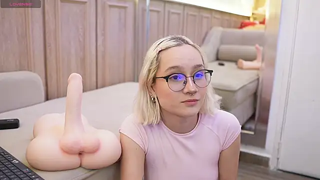 DalahiaRush online show from January 28, 2025, 8:47 pm