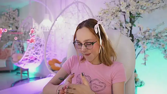 DalahiaRush online show from September 17, 2025, 7:04 pm