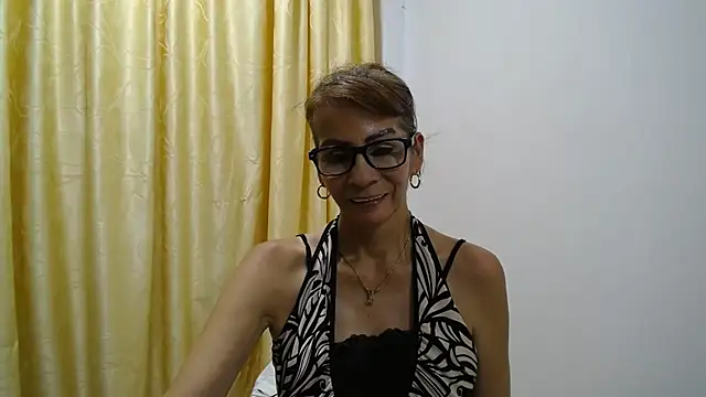 Snapshot of mommysexy16 chatting on October 10, 2025, 3:49 am mommysexy16 online show from October 10, 2025, 3:49 am