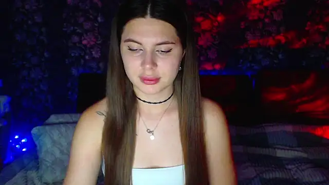 Snapshot of ViollinaLove chatting on May 26, 2026, 7:43 pm ViollinaLove online show from May 26, 2026, 7:43 pm