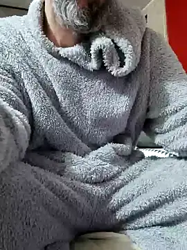 207RCCam online show from December 8, 2024, 3:43 am