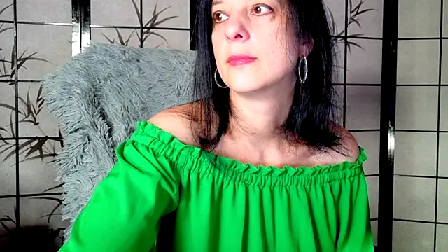  Sweetlonglips  online show from November 24, 2025, 6:57 am