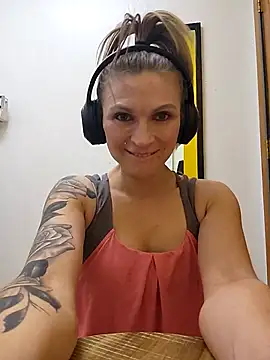 Snapshot of MaddisonX chatting on March 19, 2026, 6:50 am MaddisonX online show from March 19, 2026, 6:50 am