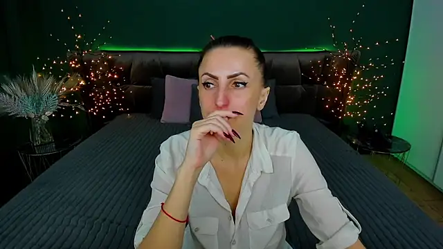 Rebecca Diamond online show from February 9, 2025, 3:56 pm