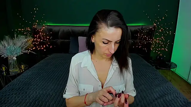 Rebecca Diamond online show from March 9, 2025, 9:57 am