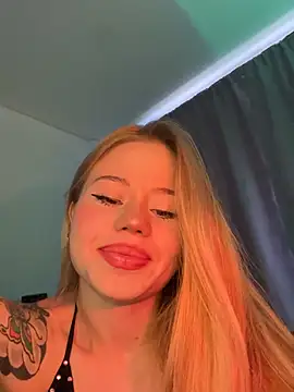 curchez  online show from December 31, 2024, 7:29 pm