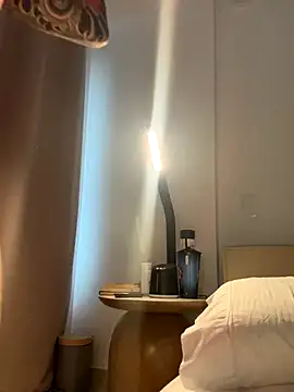 curchez  online show from November 18, 2025, 7:07 pm