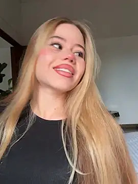 Snapshot of curchez_ chatting on April 30, 2026, 8:57 pm curchez online show from April 30, 2026, 8:57 pm
