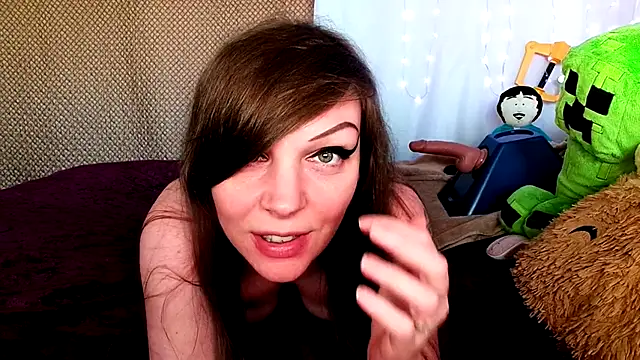 Snapshot of GamerGirlRoxyAndLee chatting on January 18, 2025, 10:06 pm GamerGirlRoxyAndLee online show from January 18, 2025, 10:06 pm