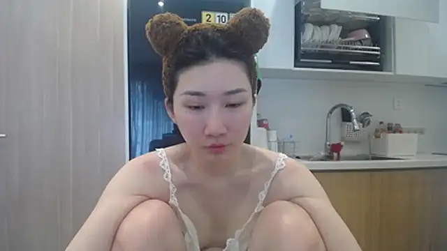 Asiagirll online show from May 18, 2026, 4:07 am