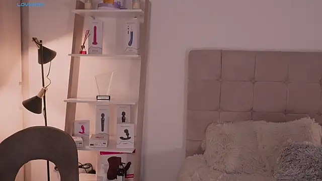 AbellaCroft online show from December 8, 2024, 1:36 pm