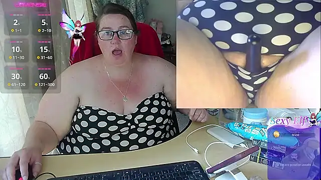 Snapshot of Iceprincess2bad4u chatting on December 8, 2024, 2:41 pm Iceprincess2bad4u online show from December 8, 2024, 2:41 pm