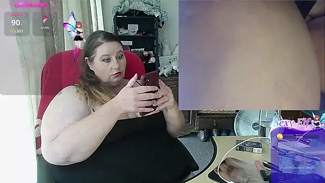 Snapshot of Iceprincess2bad4u chatting on December 15, 2024, 7:13 am Iceprincess2bad4u online show from December 15, 2024, 7:13 am