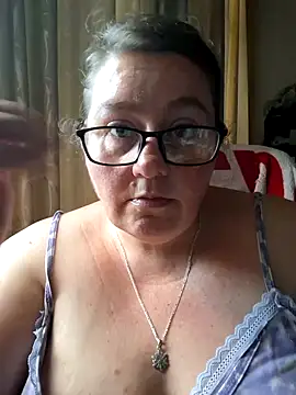 Snapshot of Iceprincess2bad4u chatting on December 22, 2024, 4:48 pm Iceprincess2bad4u online show from December 22, 2024, 4:48 pm