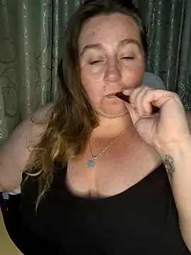 Snapshot of Iceprincess2bad4u chatting on February 2, 2025, 6:10 pm Iceprincess2bad4u online show from February 2, 2025, 6:10 pm