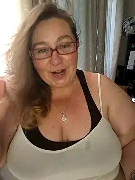 Snapshot of Iceprincess2bad4u chatting on February 26, 2025, 4:03 pm Iceprincess2bad4u online show from February 26, 2025, 4:03 pm