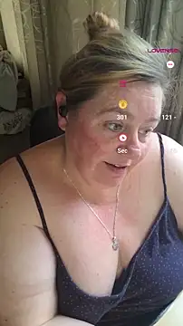 Snapshot of Iceprincess2bad4u chatting on September 14, 2025, 6:12 am Iceprincess2bad4u online show from September 14, 2025, 6:12 am