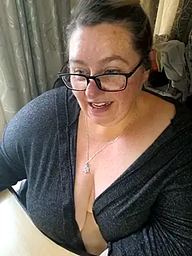 Snapshot of Iceprincess2bad4u chatting on November 1, 2025, 6:15 am Iceprincess2bad4u online show from November 1, 2025, 6:15 am