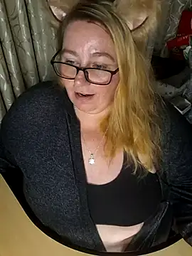 Snapshot of Iceprincess2bad4u chatting on November 3, 2025, 6:09 pm Iceprincess2bad4u online show from November 3, 2025, 6:09 pm