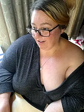 Snapshot of Iceprincess2bad4u chatting on November 16, 2025, 6:52 am Iceprincess2bad4u online show from November 16, 2025, 6:52 am