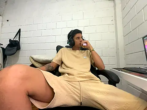 Max TheHorseDick online show from November 30, 2025, 1:31 am