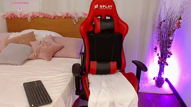 lucy luu  online show from April 19, 2026, 6:43 pm