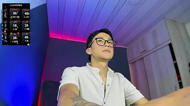 Snapshot of tom_Howard chatting on January 10, 2025, 1:10 am tom Howard online show from January 10, 2025, 1:10 am