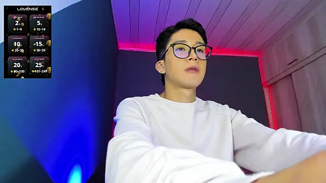 Snapshot of tom_Howard chatting on January 12, 2025, 5:45 am tom Howard online show from January 12, 2025, 5:45 am