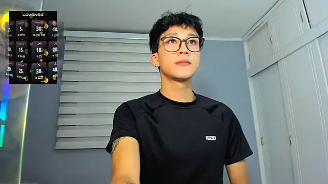 Snapshot of tom_Howard chatting on September 14, 2025, 4:22 am tom Howard online show from September 14, 2025, 4:22 am