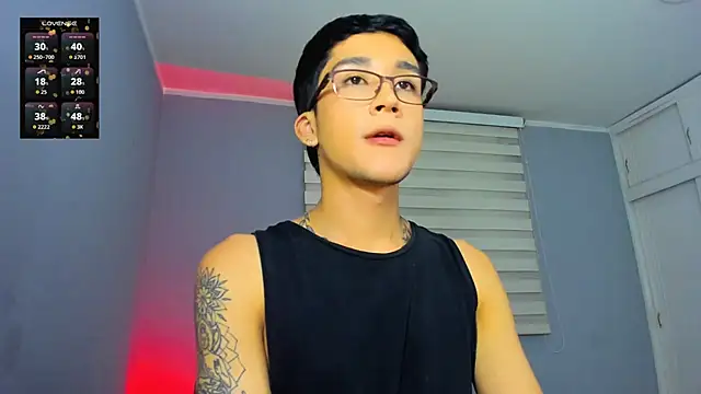 Snapshot of tom_Howard chatting on November 10, 2025, 1:59 am tom Howard online show from November 10, 2025, 1:59 am