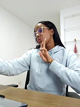 Maya Lewis online show from April 19, 2026, 9:39 pm