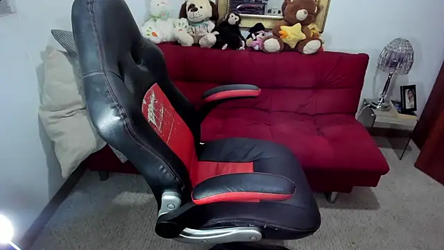 Snapshot of NicolettColin chatting on December 3, 2024, 10:51 pm NicolettColin online show from December 3, 2024, 10:51 pm