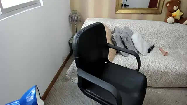 Snapshot of NicolettColin chatting on September 8, 2025, 8:19 pm NicolettColin online show from September 8, 2025, 8:19 pm