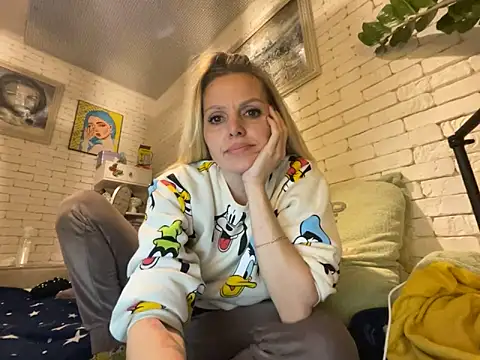 Angel girllovemy online show from February 6, 2025, 6:02 pm