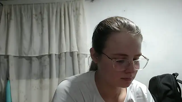 HellenMiyer1111 online show from September 21, 2025, 3:46 pm