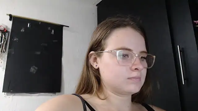 Snapshot of HellenMiyer1111 chatting on November 30, 2025, 7:18 pm HellenMiyer1111 online show from November 30, 2025, 7:18 pm