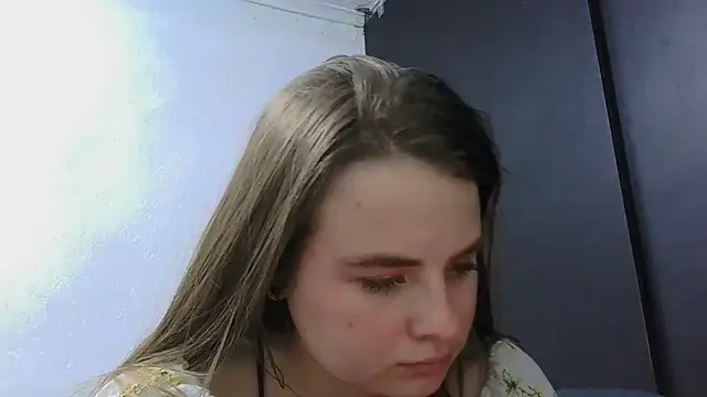 HellenMiyer1111 online show from April 15, 2026, 3:52 pm