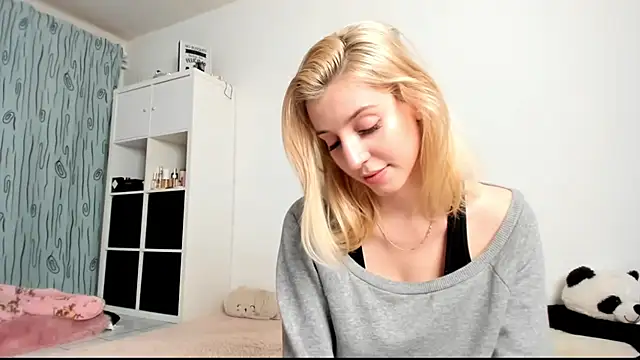 KenzieDawton online show from December 17, 2024, 10:11 pm