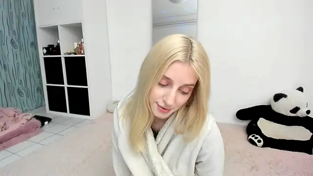 Snapshot of KenzieDawton chatting on May 23, 2026, 5:06 pm KenzieDawton online show from May 23, 2026, 5:06 pm