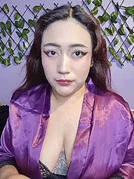 Snapshot of lady- chatting on April 25, 2026, 12:24 am lady- online show from April 25, 2026, 12:24 am