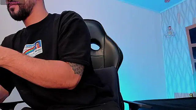 Snapshot of Petesevans chatting on February 16, 2026, 11:23 pm Petesevans online show from February 16, 2026, 11:23 pm