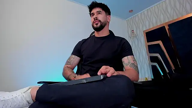 Snapshot of Petesevans chatting on February 17, 2026, 11:44 pm Petesevans online show from February 17, 2026, 11:44 pm