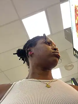 mochamimi online show from April 15, 2026, 6:59 pm