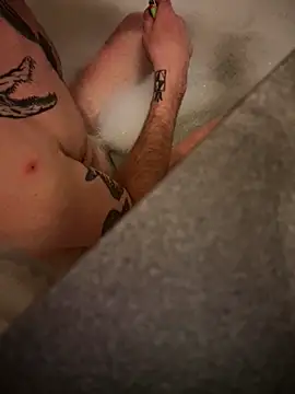 Snapshot of shehandme chatting on February 24, 2026, 1:25 am shehandme online show from February 24, 2026, 1:25 am