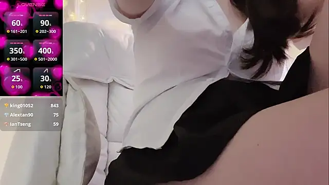 Tw Zoella online show from April 16, 2026, 9:39 pm