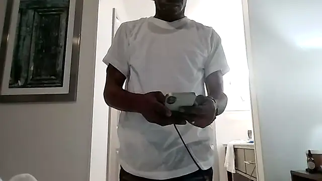 Maculine Stayr online show from April 21, 2026, 10:10 am