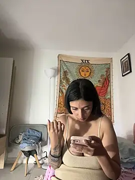 Snapshot of kiaraglam2 chatting on January 24, 2025, 5:10 am kiaraglam2 online show from January 24, 2025, 5:10 am