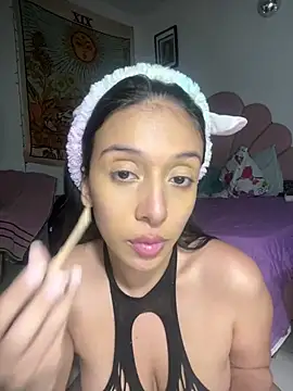 Snapshot of kiaraglam2 chatting on March 19, 2025, 5:08 am kiaraglam2 online show from March 19, 2025, 5:08 am