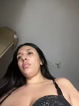 Snapshot of kiaraglam2 chatting on March 23, 2025, 5:43 am kiaraglam2 online show from March 23, 2025, 5:43 am