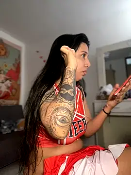 Snapshot of kiaraglam2 chatting on October 28, 2025, 2:20 pm kiaraglam2 online show from October 28, 2025, 2:20 pm